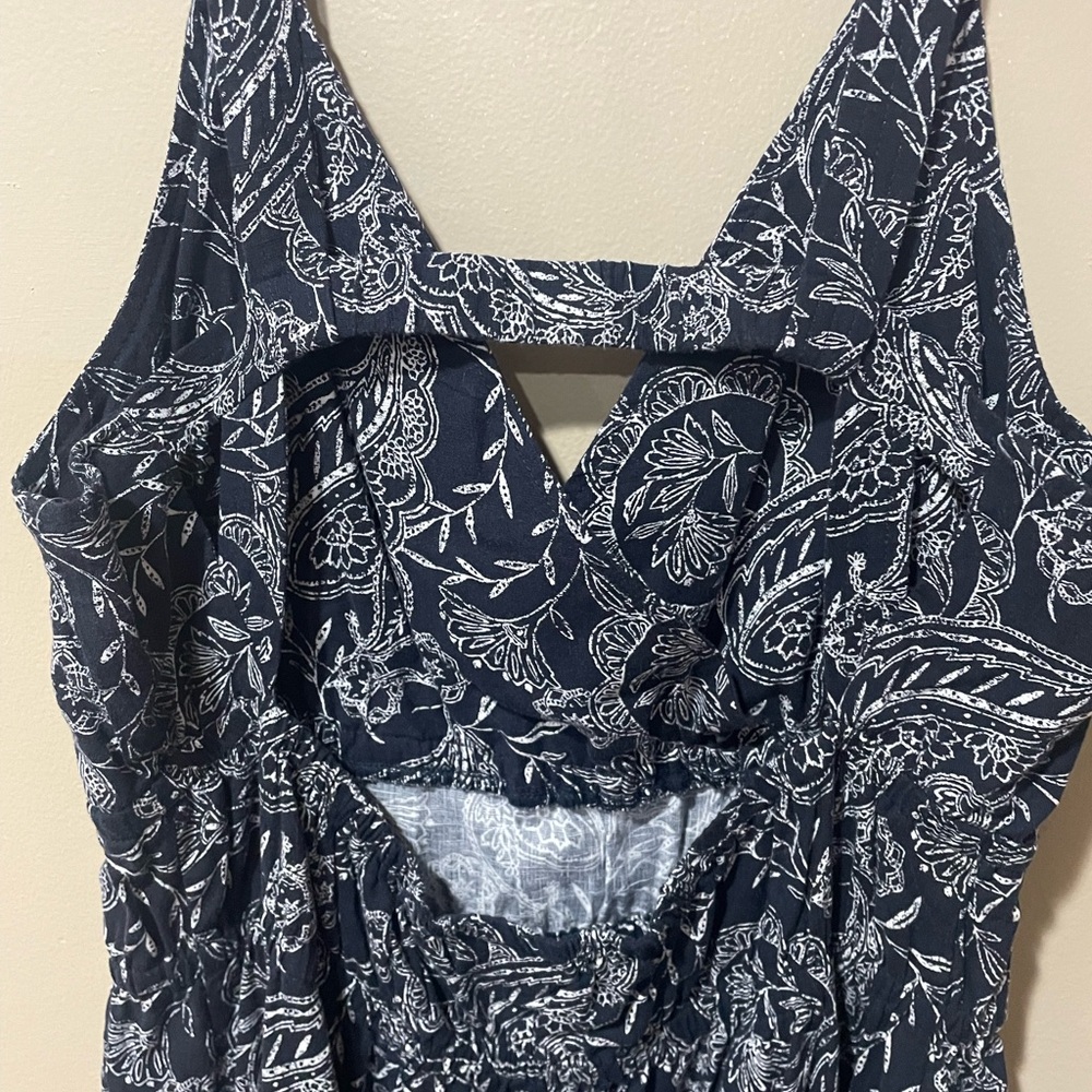 Universal Thread Navy and White Paisley Maxi Dress ~ Open back - Picture 4 of 8